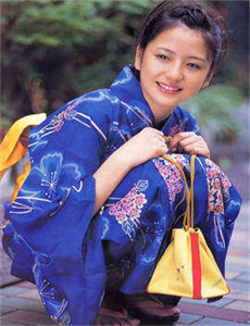 团地妻:隔壁的呻吟声 电影-美女猜扑克